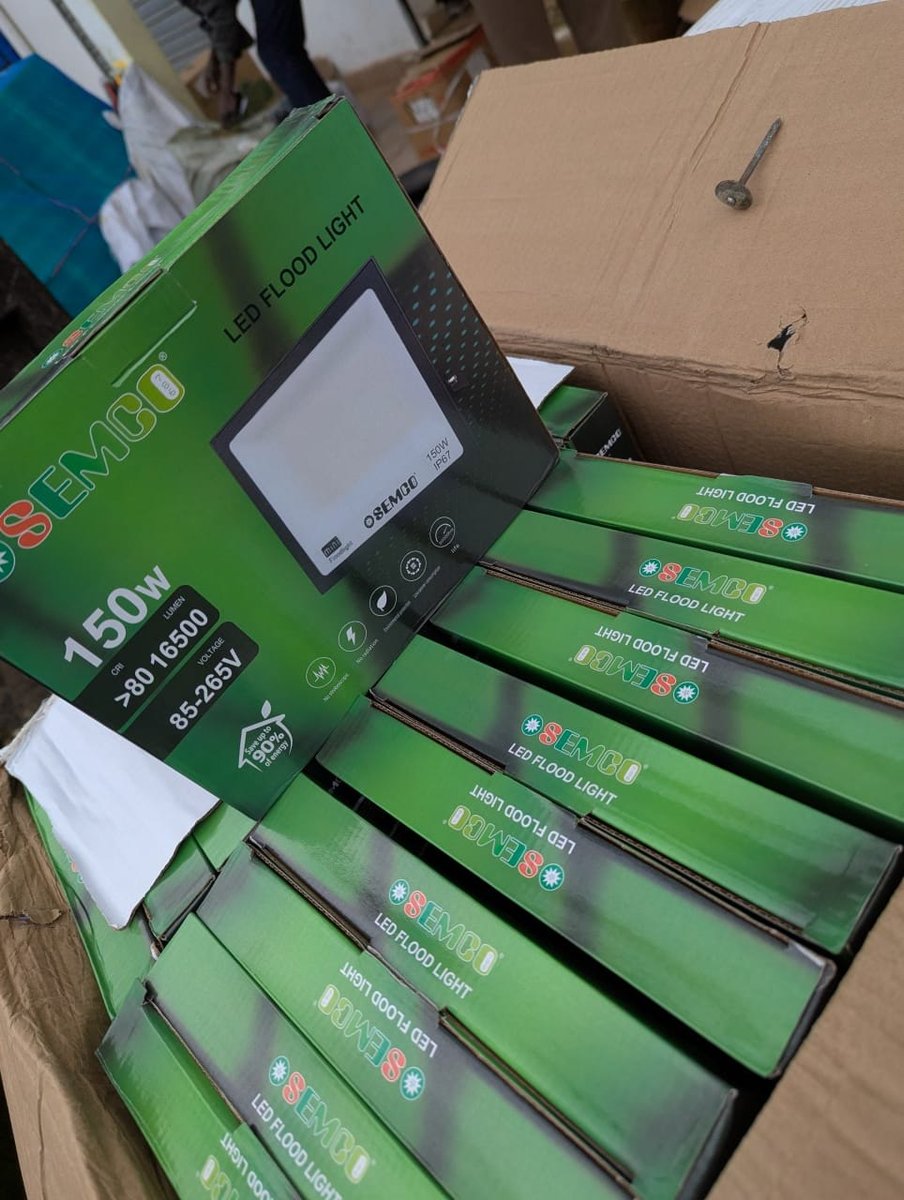 projecteur LED extérieur 150W de la marque OSEMCO  