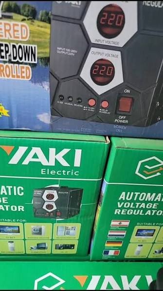 régulateur yaki automatique de tension (stabilisateur) 1000VA 